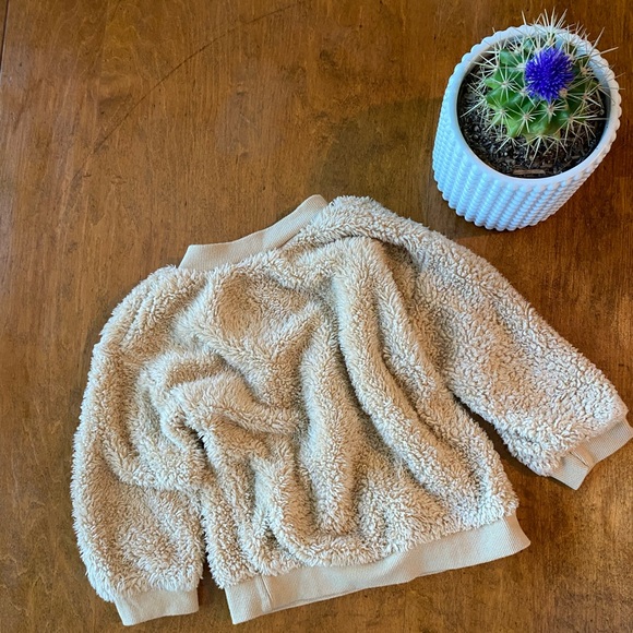 Super soft fuzzy beige set for toddler boy 2T - Picture 3 of 5